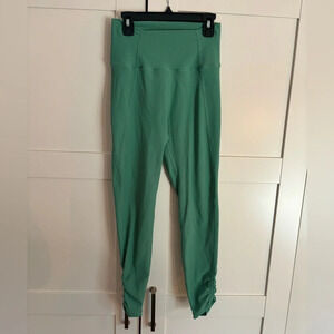 Wilo the Label Outline Ribbed Workout Leggings in Green Size Small